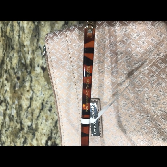 NWT Tahari  gold tone & Tortoise tone Sunglasses - Picture 4 of 7